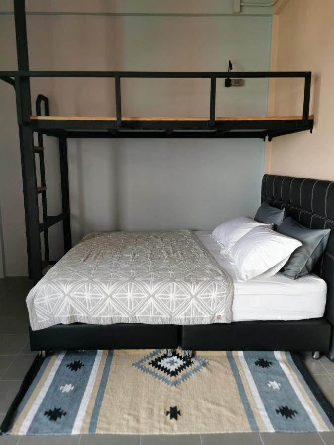 The 8 Hostel Buriram Extérieur photo