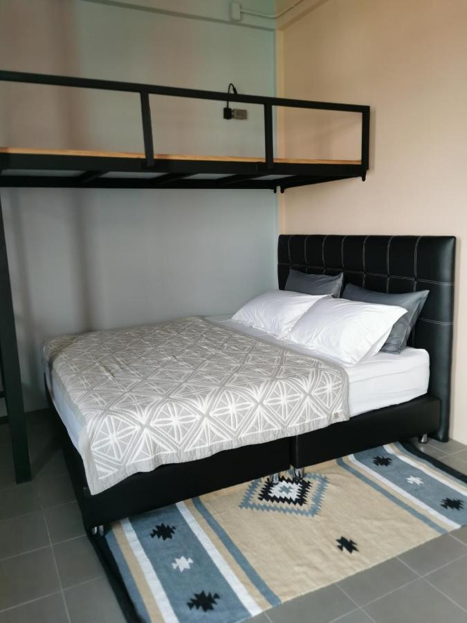 The 8 Hostel Buriram Extérieur photo