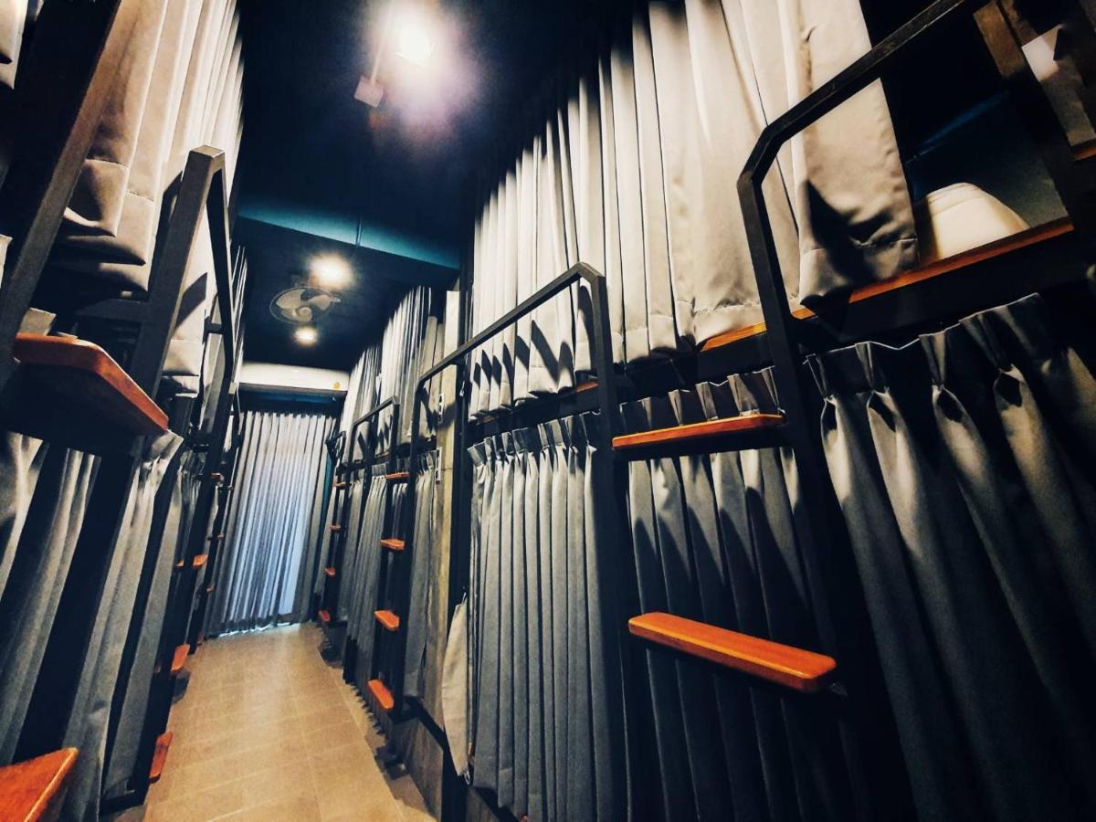 The 8 Hostel Buriram Extérieur photo